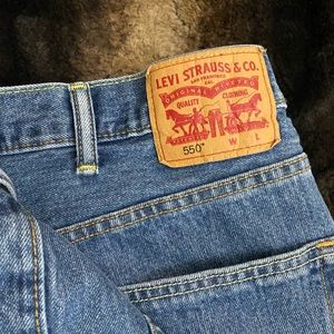 Levi 550 Jeans. Size 44x30. Gently Used